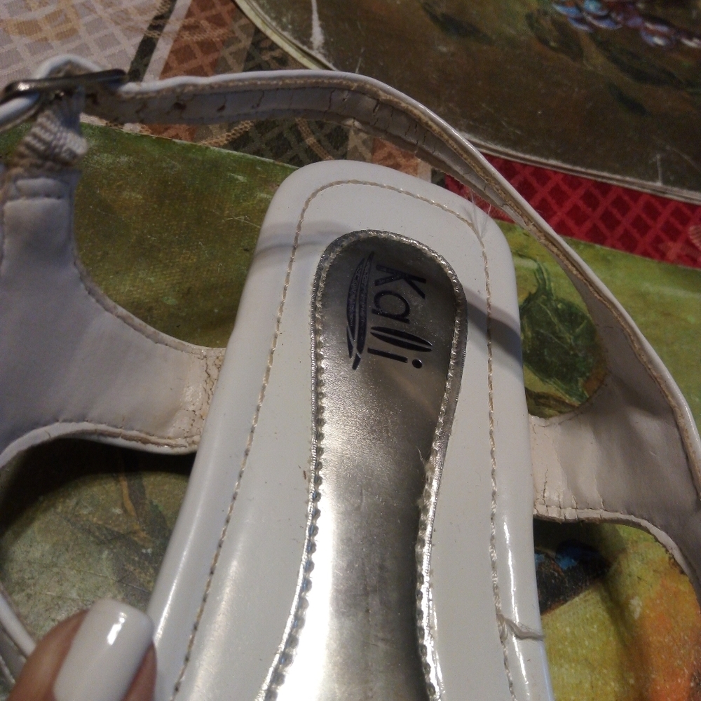 SIZE 9 KALI SANDALS - Picture 7 of 12